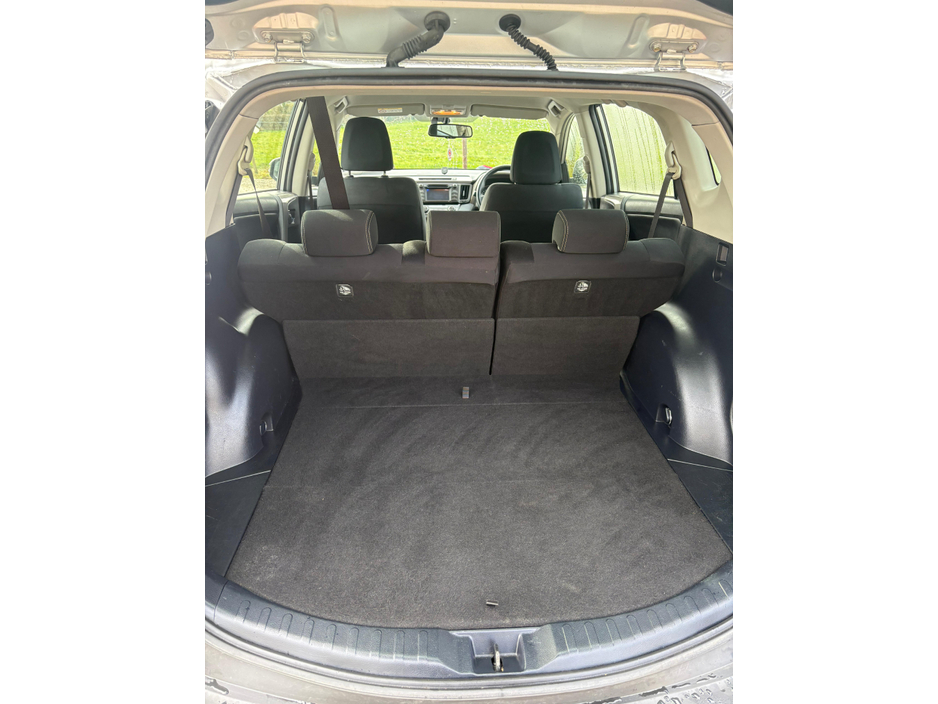 2014 Toyota Rav4 - image 11