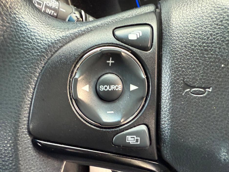 2015 Honda Vezel - image 18