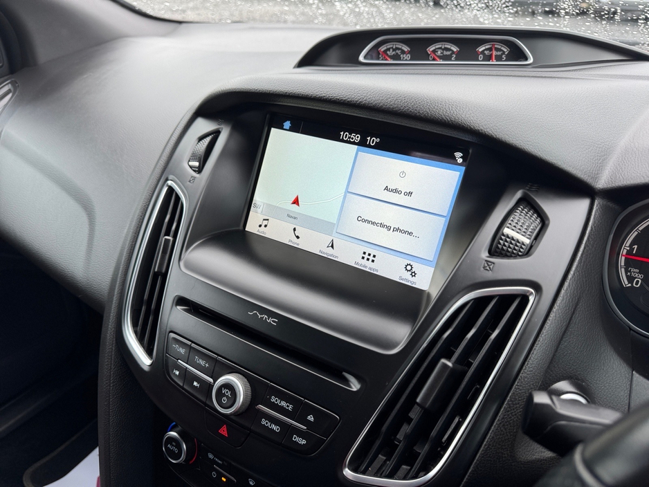 2018 Ford Focus - image 18