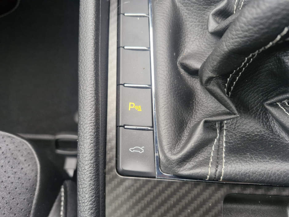 2020 Skoda Superb - image 11