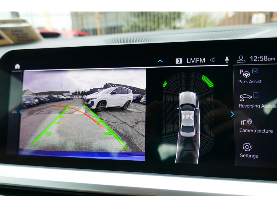 2020 BMW 3 Series - image 25