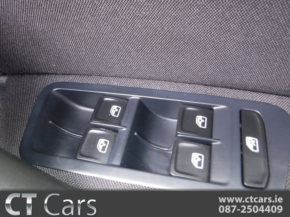 2016 Volkswagen Golf - image 15