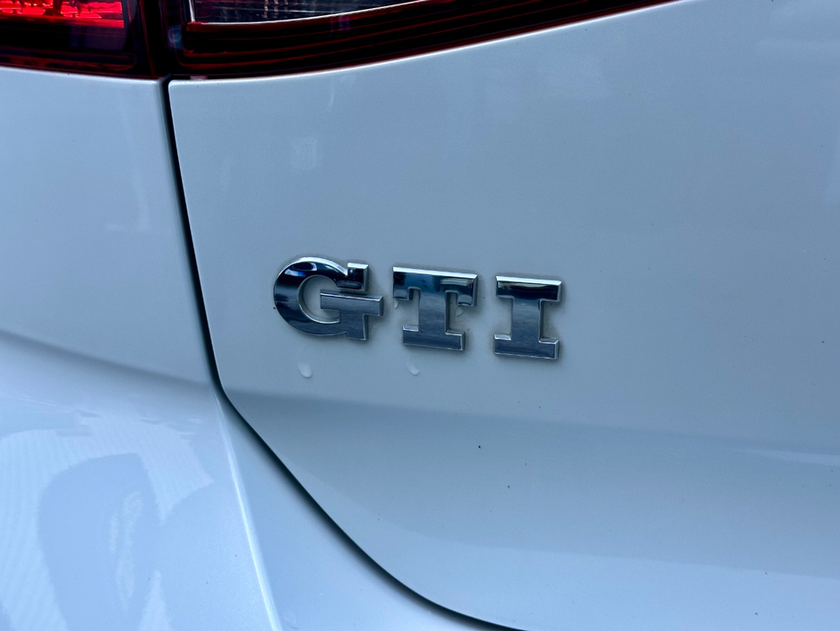 2014 Volkswagen Golf - image 19