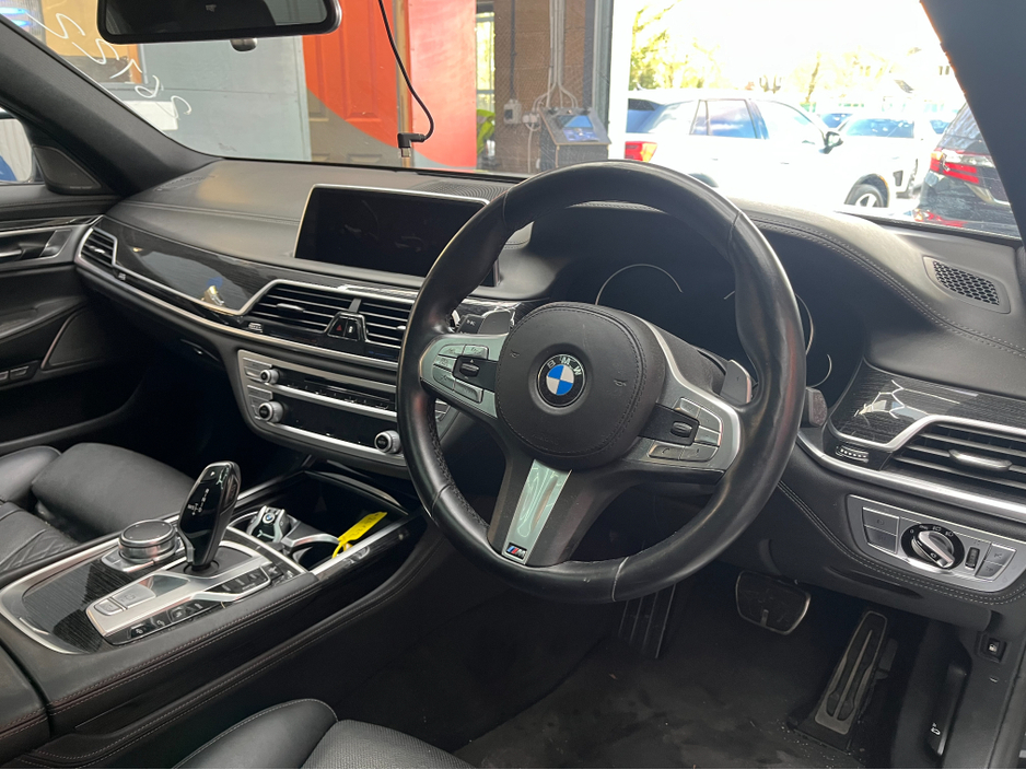 2017 BMW 7 Series - image 8