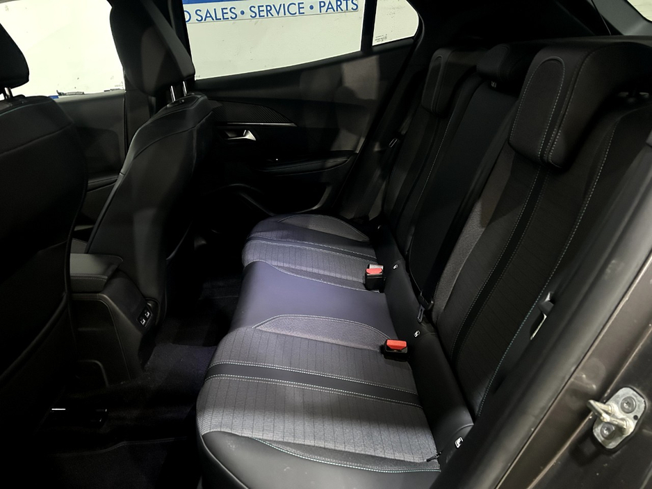 2022 Peugeot 2008 - image 9