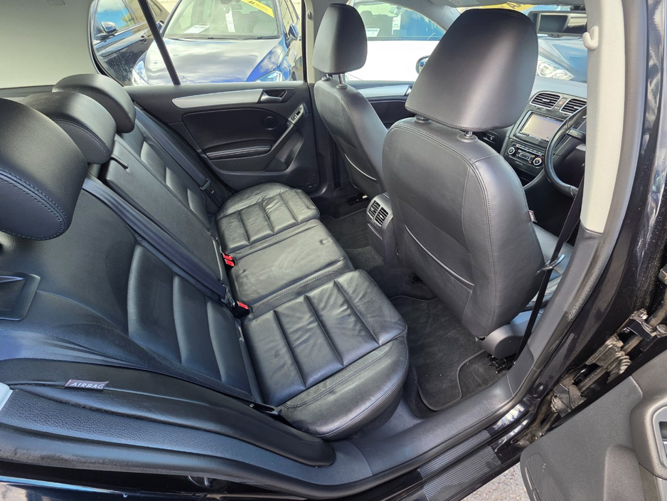 2012 Volkswagen Golf - image 10