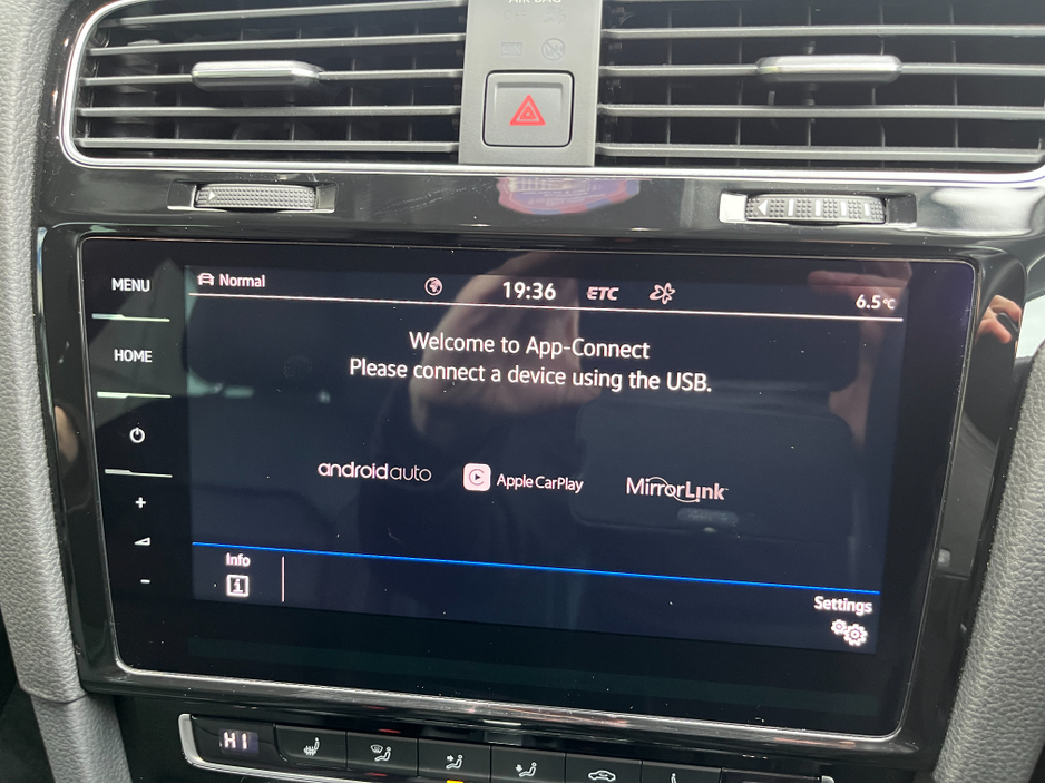 2020 Volkswagen Golf MEISTER HIGHLINE AUTOMATIC 2.0 DIESEL //MASSIVE SPEC//FULL LEATHER HEATED SEATS//DYNAUDIO SOUND SYSTEM//ELECTRIC MEMORY DRIVERS SEAT//REVERSE CAMERA// €21,950