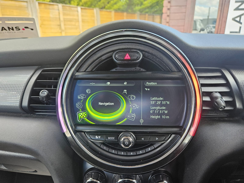 2017 MINI Hatch - image 29