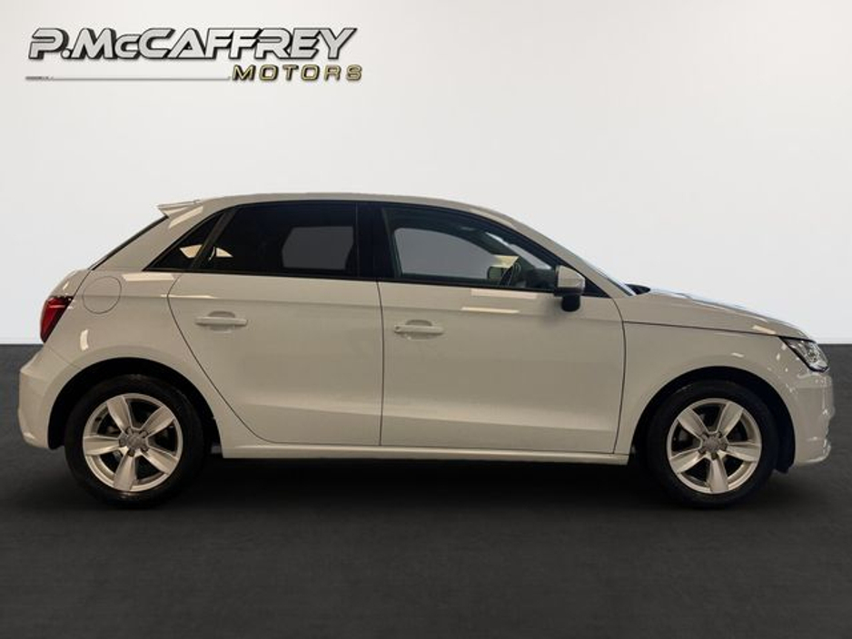 2016 Audi A1 - image 4