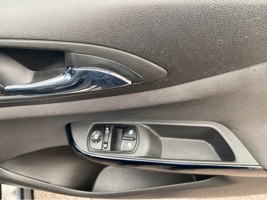 2016 Opel Corsa - image 13