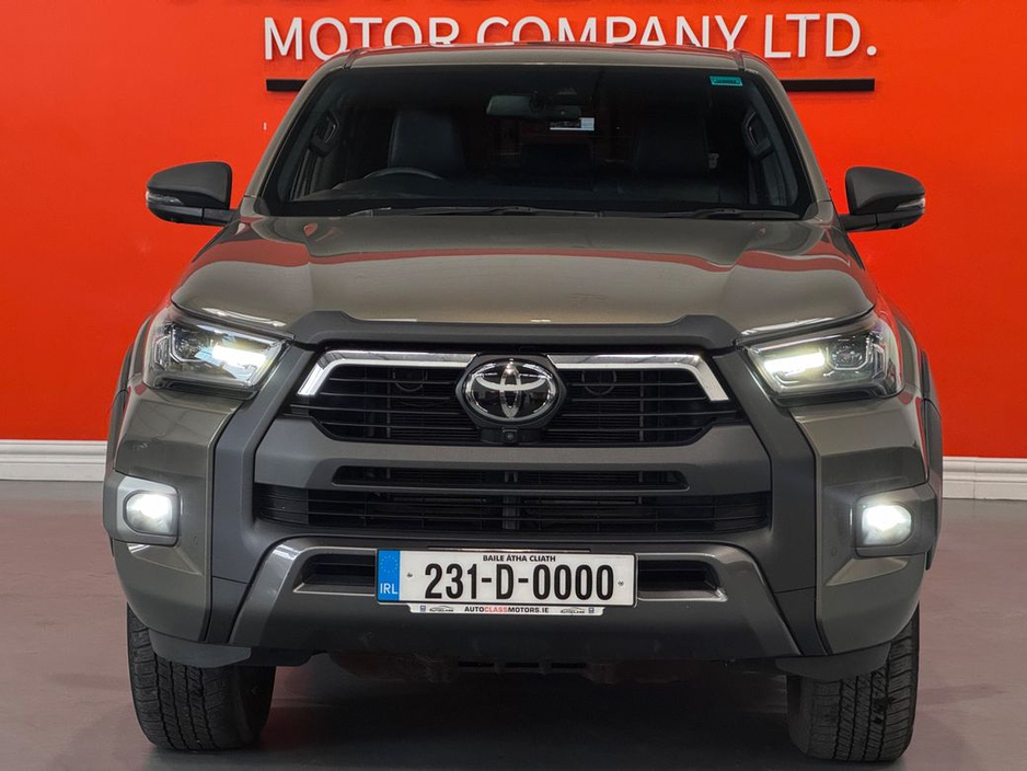 2023 Toyota Hilux - image 3
