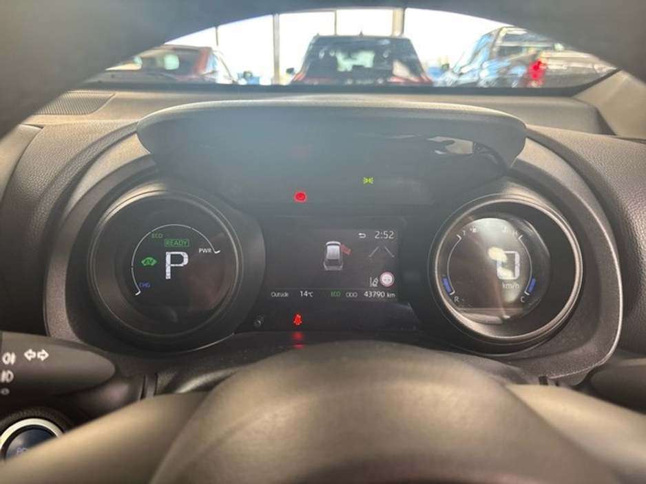 2023 Toyota Yaris Cross - image 11