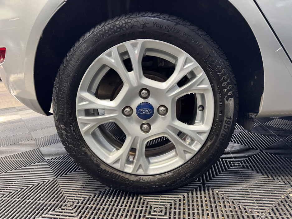 2013 Ford Fiesta - image 21