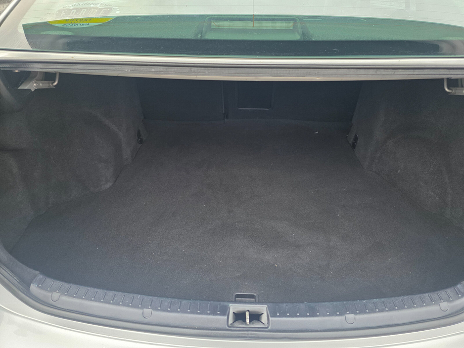 2015 Toyota Avensis - image 6