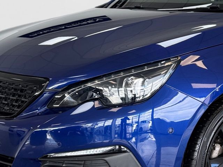 2020 Peugeot 308 - image 9