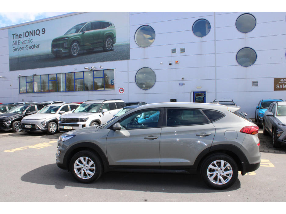 2019 Hyundai Tucson - image 2