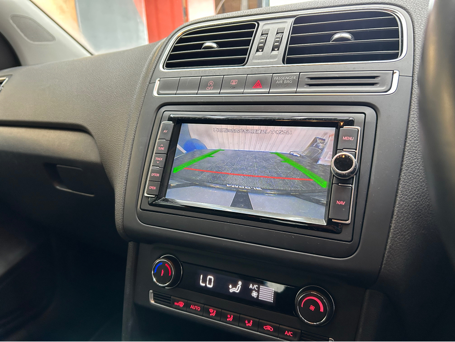 2017 Volkswagen Polo - image 4