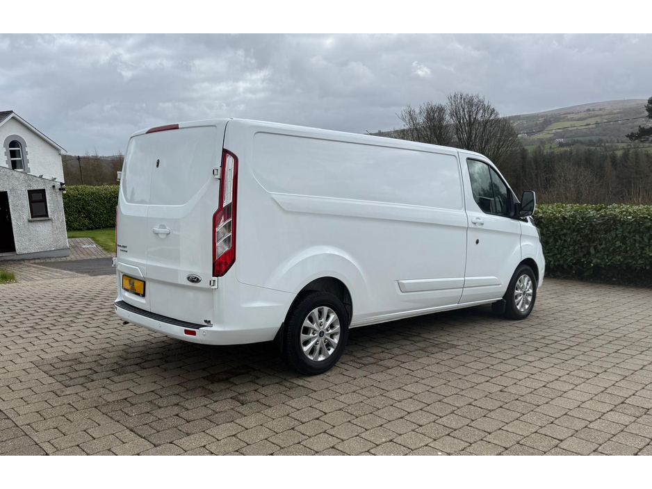 2022 Ford Transit - image 3