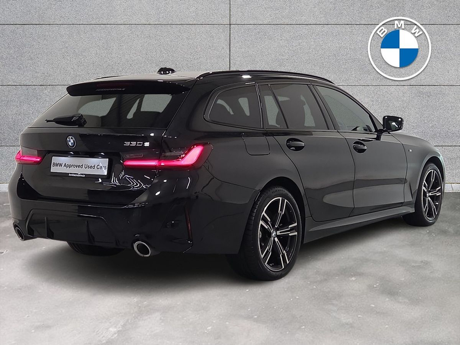 2025 BMW 3 Series - image 24