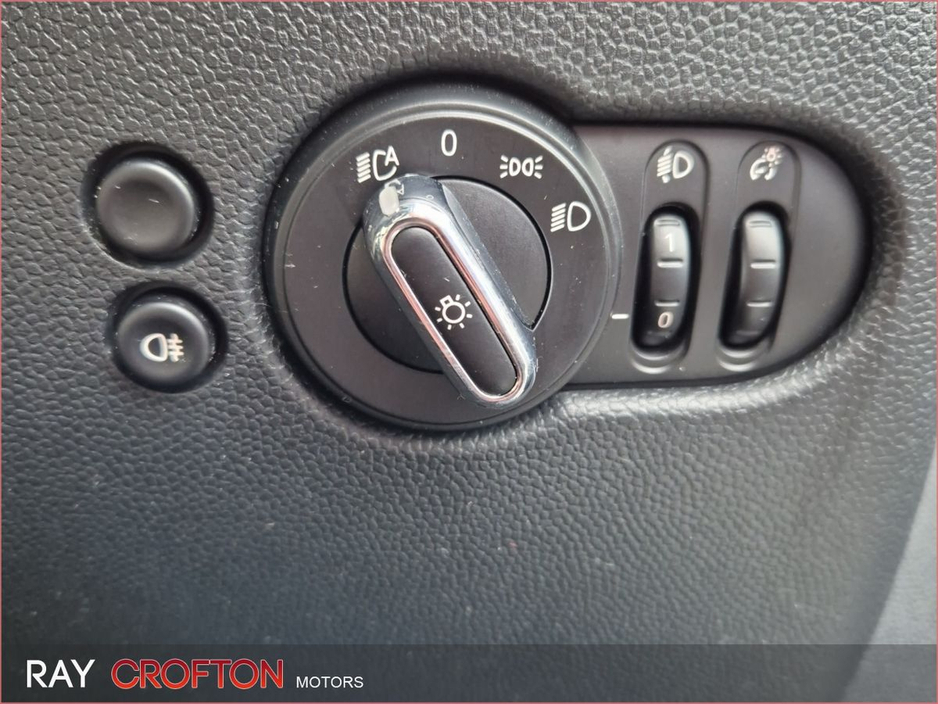 2022 MINI Hatch Cooper Exclusive €26,500