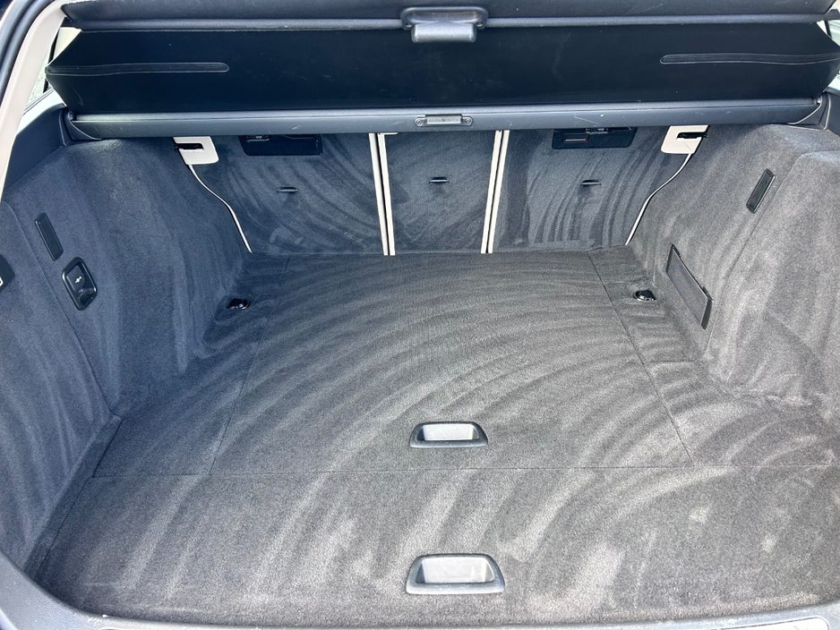 2016 BMW 3 Series - image 13