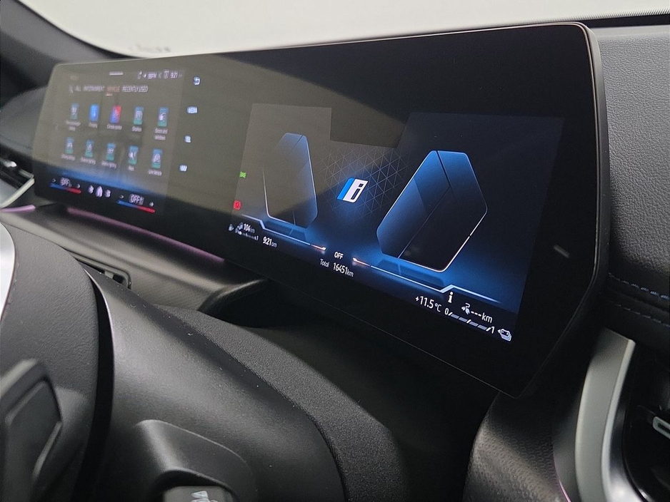 2025 BMW X1 - image 19