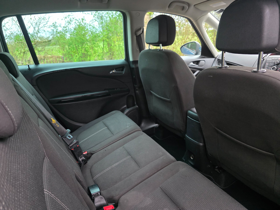 2013 Vauxhall Zafira - image 8