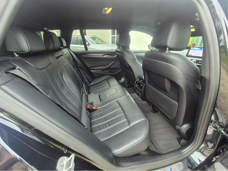 2021 BMW 5 Series - image 12