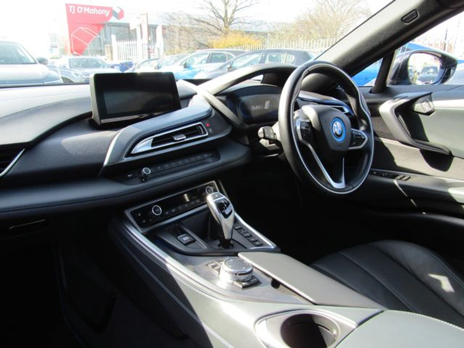 2016 BMW i8 - image 13