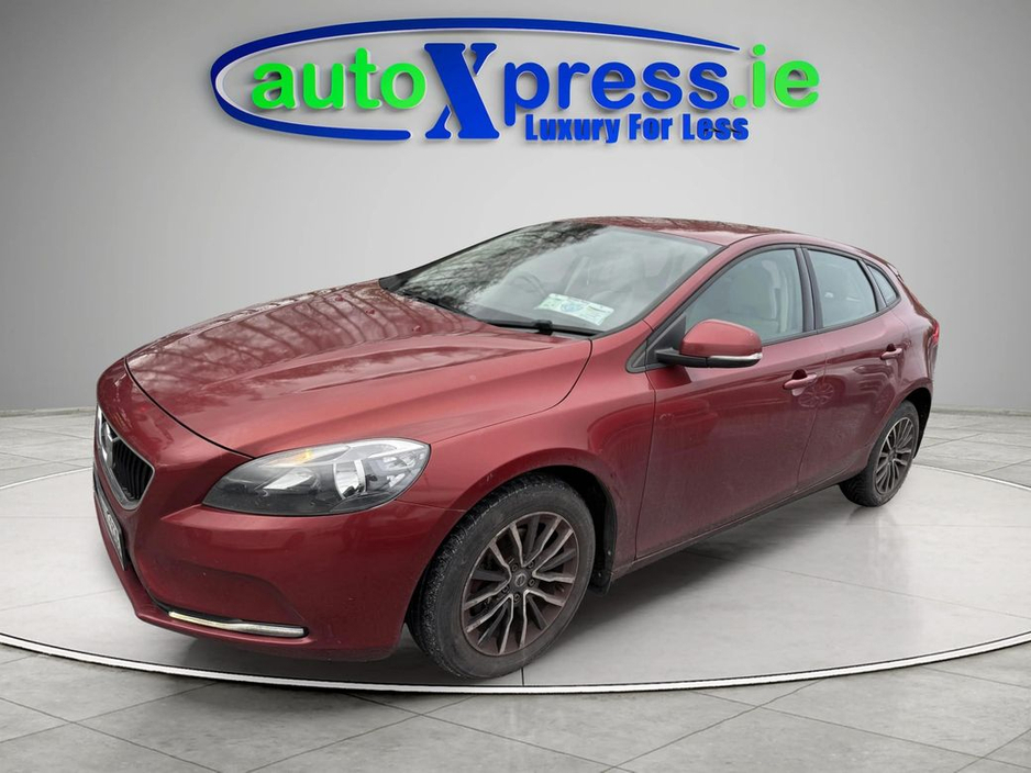 2016 Volvo V40 - image 6