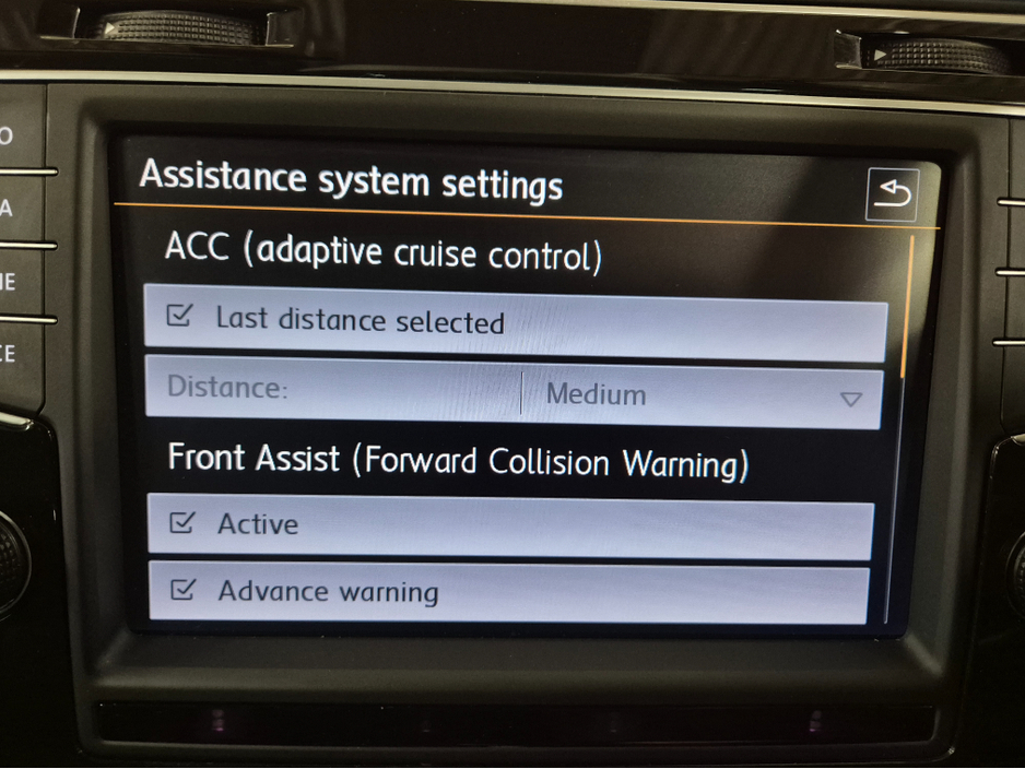 2016 Volkswagen Golf **HIGHLINE**ONLY 64000KMS**ALCANTARA SEATS*17" ALLOYS**BLIS**FOCAL INSIDE SPEAKERS*LANE ASSIST*KEYLESS ENTRY AND START**ADAPTIVE CRUISE CONTROL**DUAL ZONE CLIMATE**REVERSE CAMERA**BLUETOOTH STREAM €15,949