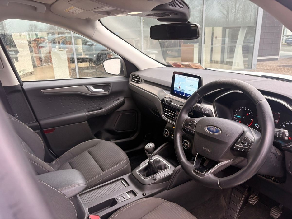 2020 Ford Kuga - image 5