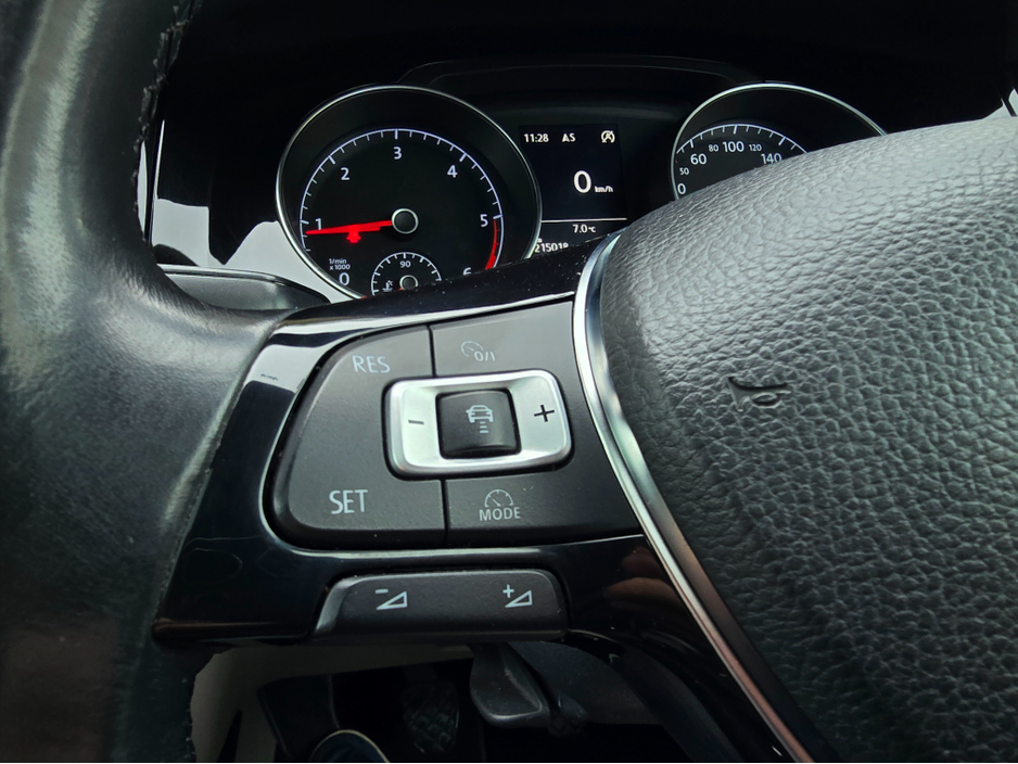 2016 Volkswagen Golf - image 21