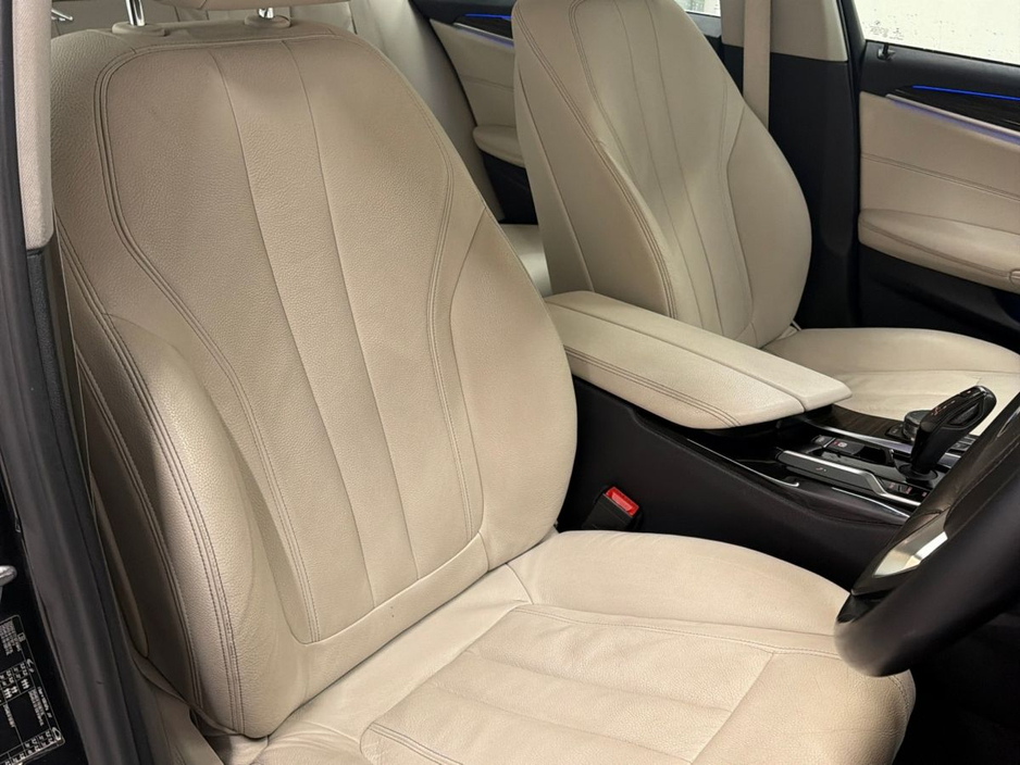 2017 BMW 5 Series - image 12
