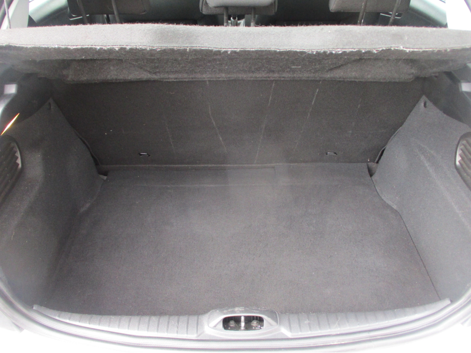 2017 Peugeot 208 - image 15