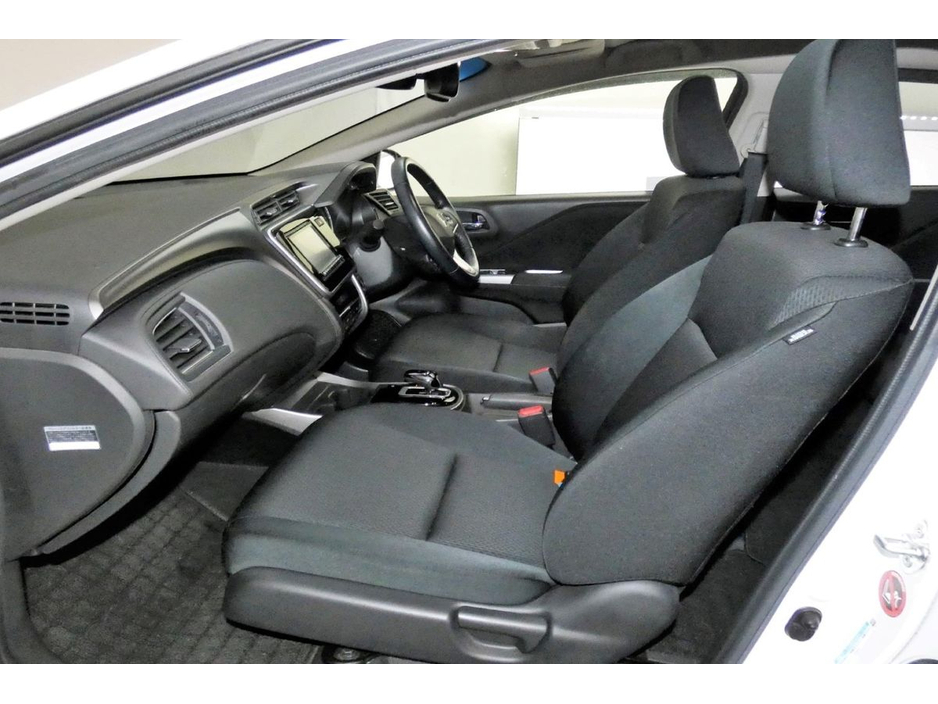 2015 Honda Grace - image 15