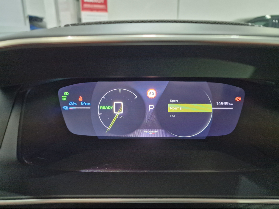 2024 Peugeot 2008 EV GT (50KWH BATTERY) AUTOMATIC **ONE OWNER / TOP SPEC / APPLE CARPLAY / CRUISE CONTROL / HALF LEATHER / KEYLESS ENTRY / REVERSE CAMERA / WIRELESS PHONE CHARGING / PEUGEOT WARRANTY 03|2027** €25,900