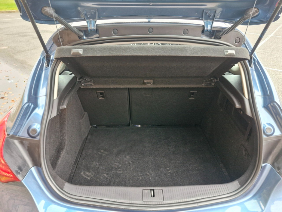 2015 Opel Astra - image 26