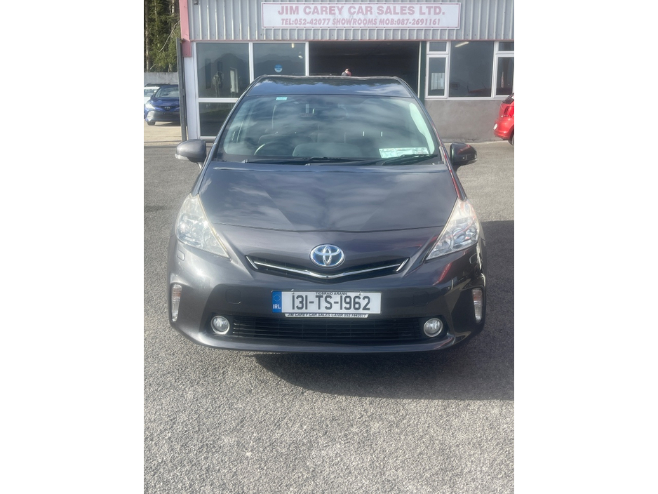 2013 Toyota Prius - image 2