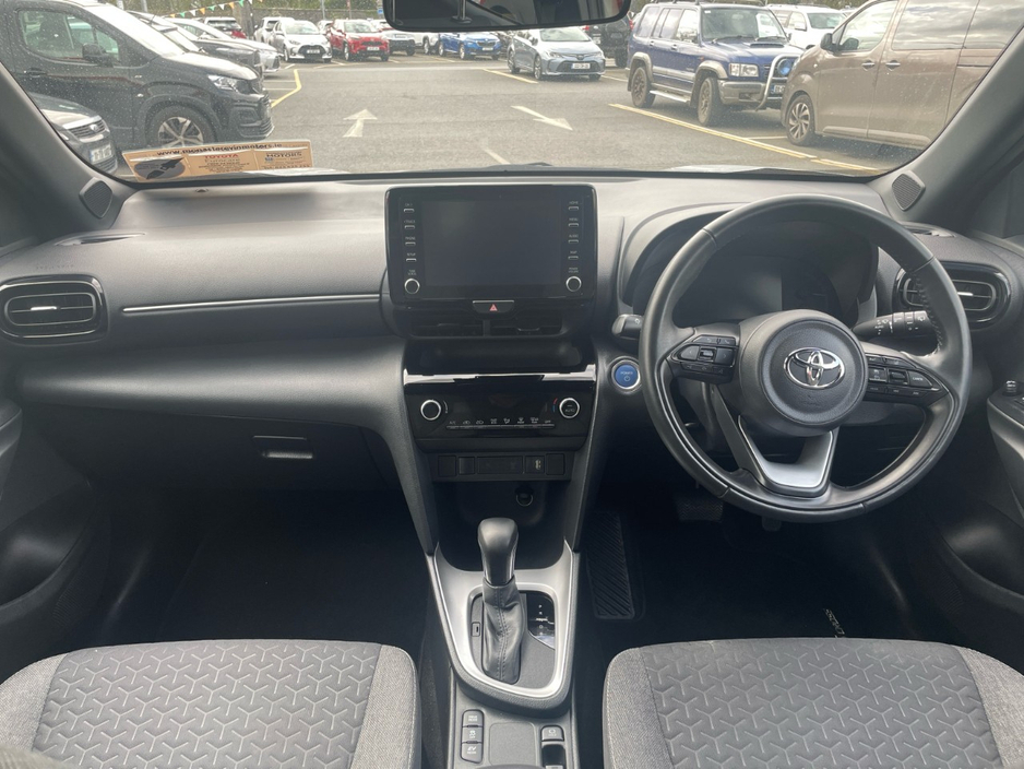2024 Toyota Yaris - image 8