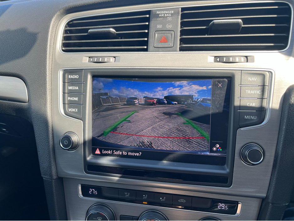 2015 Volkswagen Golf - image 13