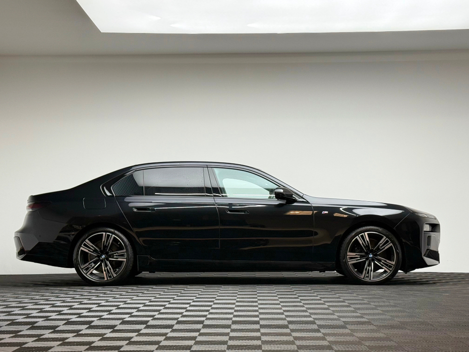 2024 BMW 7 Series 750E M SPORT XDRIVE SAPPHIRE BLACK €94,990