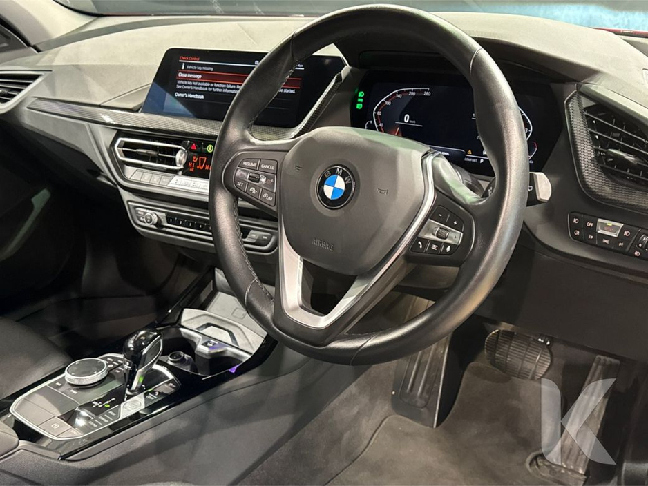 2023 BMW 1 Series - image 16