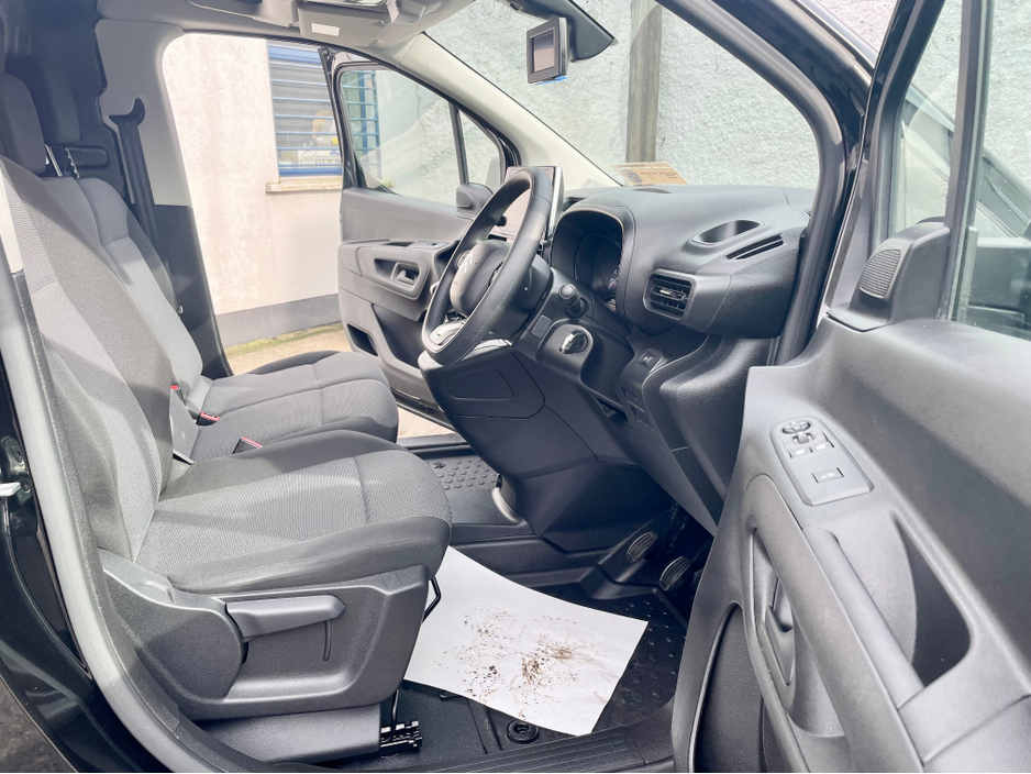 2023 Citroen Berlingo - image 7