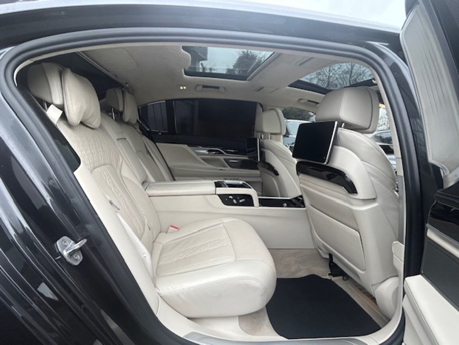 2017 BMW 7 Series  €26,945