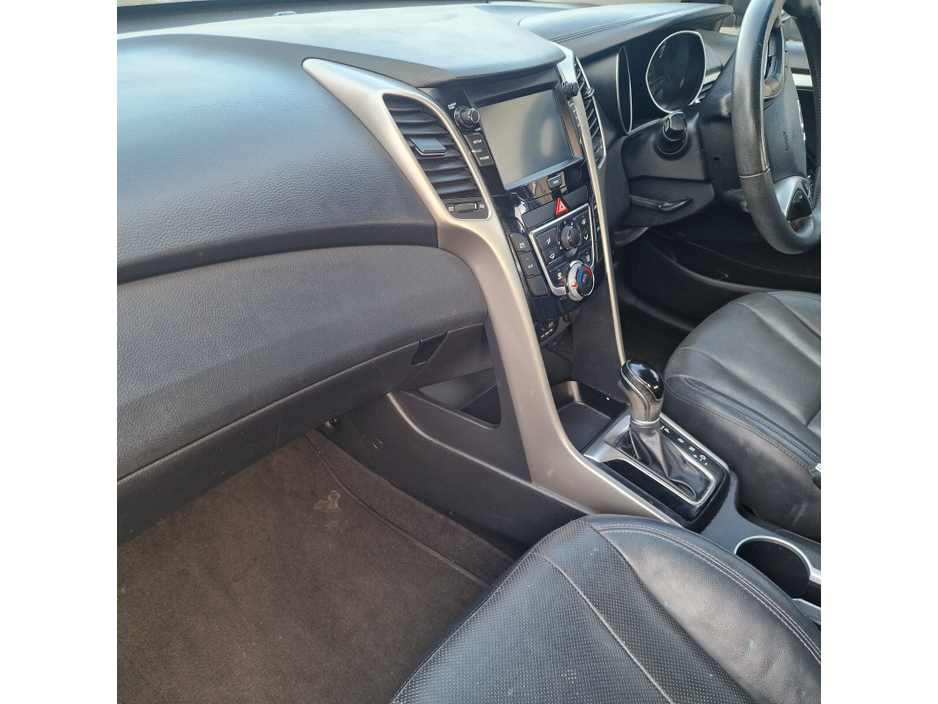 2016 Hyundai i30 - image 15