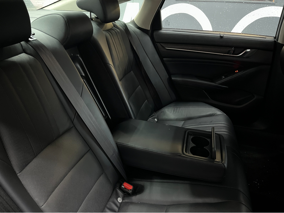 2020 Honda Accord 2020 HONDA ACCORD EX 2.0 AUTOMATIC / CRUISE CONTROL / REVERSE CAMERA / ELECTRIC MEMORY & HEATED SEATS / PADDLE SHIFTERS / HEATED REAR SEATS