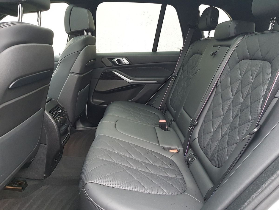 2025 BMW X5 - image 20