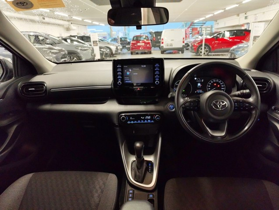 2022 Toyota Yaris HYBRID LUNA 4DR AUTO €23,950