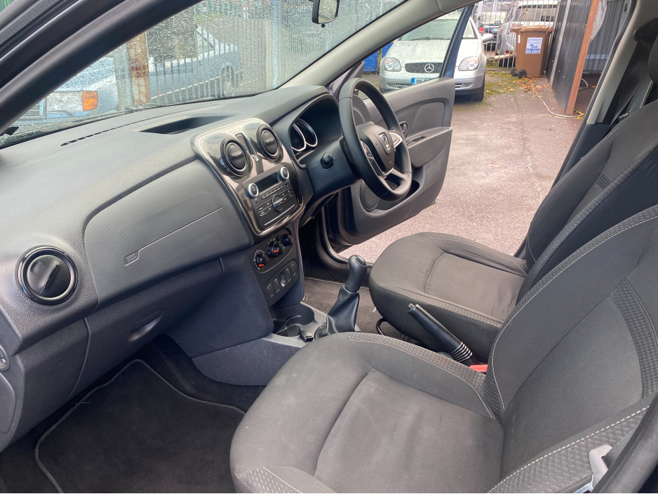 2017 Dacia Sandero - image 12